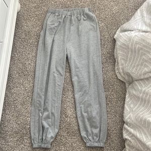gray sweatpants